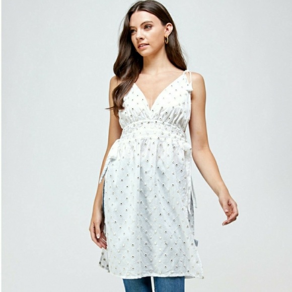 En Crème Eyelet Top - Picture 6 of 7